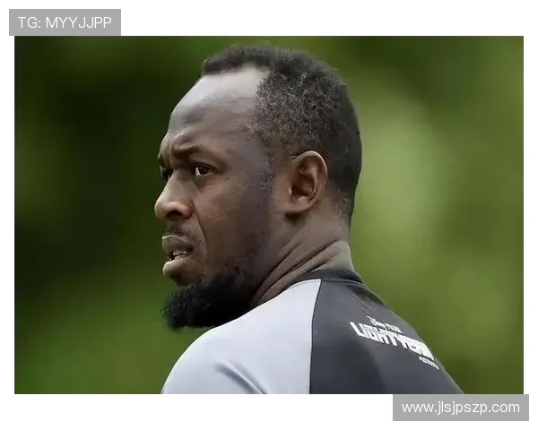 发福后的足球明星们：从巅峰到圆润的精彩人生转变